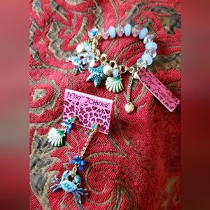 Betsey Johnson NWT Sea side Bracelet & Earrings SET Seashells Starfish Gold Tone